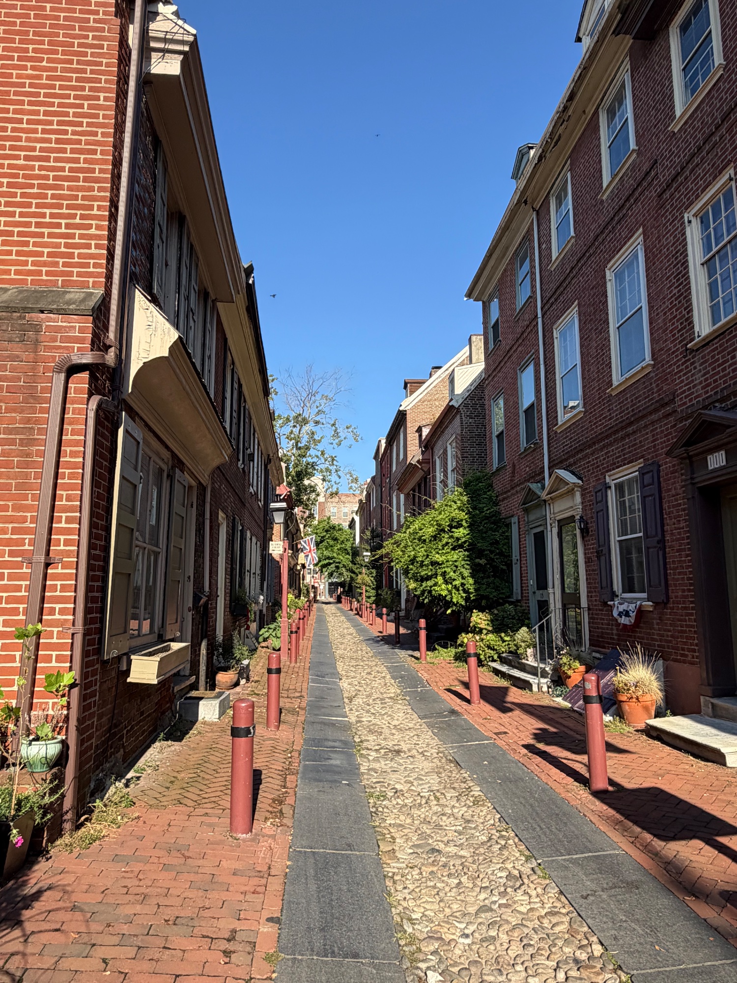 Elfreths Alley looking down the narrow cobbled street between three storey brick houses